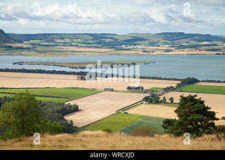 Schottische Ackerland in der Nähe von Loch Leven gesehen von Bishop Hill Fife. Stockfoto