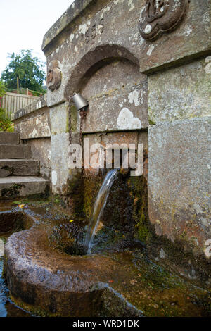 Der Brunnen, der angeblich heilende Kräfte wie ein Heilbad enthielt. König Robert Bruce aus Schottland nahm das Wasser als Heilmittel für Lepra. Stockfoto