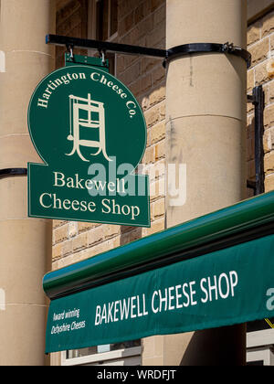 Bakewell cheese shop in Bakewell, Derbyshire Dales district Derbyshire, Großbritannien. Stockfoto