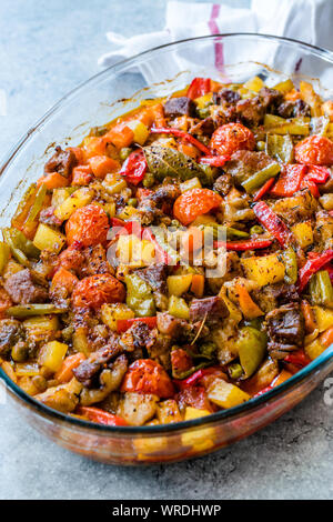 Türkischen Kebap Orman Kebabi/Kebab mit Cubed Fleisch und Gemüse Eintopf. Traditionelle Speisen. Stockfoto