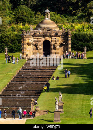 Cascade in Chatsworth House, Derbyshire, Großbritannien Stockfoto