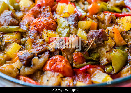 Türkischen Kebap Orman Kebabi/Kebab mit Cubed Fleisch und Gemüse Eintopf. Traditionelle Speisen. Stockfoto