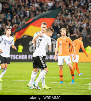 Hamburg, Deutschland. 06 Sep, 2019. Jubel Matthias GINTER l. (GER) mit Torwart Toni Kroos (GER) nach Wertung das Ziel, 2:2, Fussball Laenderspiel, EM-Qualifikation, Deutschland (GER) - Niederlande (NED) 2:4 am 06.09.2019 in Hamburg/Deutschland. € | Nutzung der weltweiten Kredit: dpa/Alamy leben Nachrichten Stockfoto