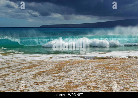 Stürmischen Himmel über Makena auf Maui Stockfoto