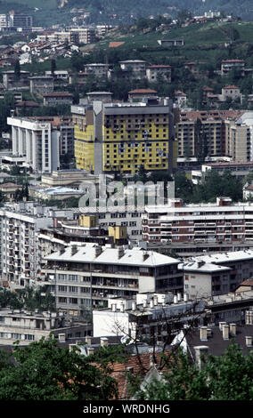 Luftaufnahme von Vraca Memorial Park auf Stadt Sarajevo, Bosnien und ...