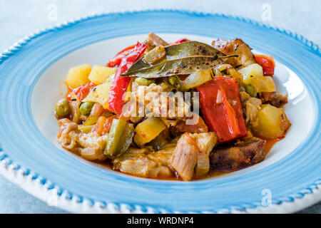 Türkischen Kebap Orman Kebabi/Kebab mit Cubed Fleisch und Gemüse Eintopf. Traditionelle Speisen. Stockfoto