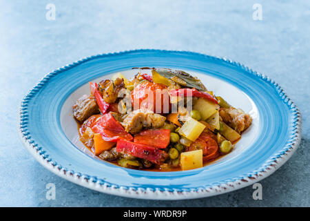 Türkischen Kebap Orman Kebabi/Kebab mit Cubed Fleisch und Gemüse Eintopf. Traditionelle Speisen. Stockfoto