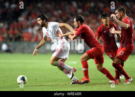 Hong Kong. 10 Sep, 2019. Karim Ansarifard (1. L) der Iran steht während des Spiels der FIFA Fußball-Weltmeisterschaft 2022 Asiatische zweite runde Qualifikation Turnier zwischen China's Hong Kong und Iran im Süden von China Hong Kong an Sept. 10, 2019. Quelle: Lo Ping Fai/Xinhua/Alamy leben Nachrichten Stockfoto