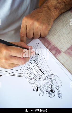 Ältere Menschen Zeichnen mit Pen. Stockfoto