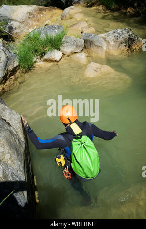 Canyoning Lucas Canyon in Tena Tal, die Pyrenäen. Stockfoto