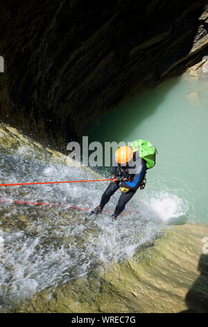 Canyoning Lucas Canyon in Tena Tal, die Pyrenäen. Stockfoto