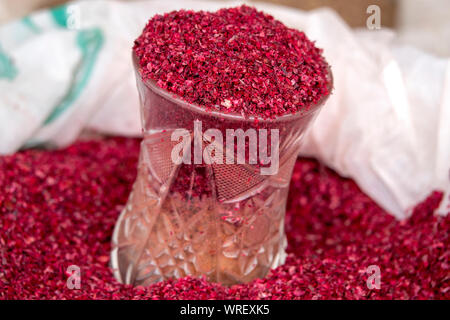 Sumac für Verkauf in einem Basar, Lahic, Aserbaidschan Stockfoto