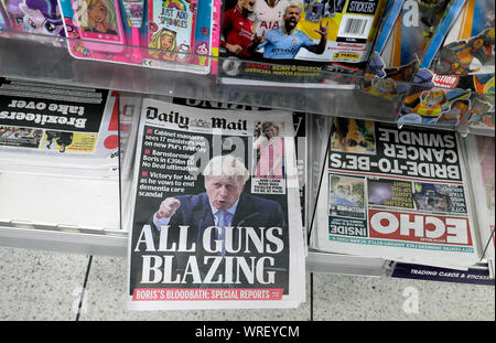 Daily Mail Startseite Schlagzeilen vom 25. Juli 2019 Boris Johnson' alle flammenden Gewehren' 17 Minister am 1. Tag des PM Stockfoto