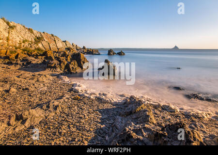 Atlantik fließende Wasser in der Bucht des Mont Saint-Michel in der Normandie, Frankreich Stockfoto