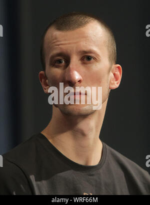 September 10, 2019, Kiew, Ukraine: olexandr Kolchenko spricht mit Medien während der Pressekonferenz in Kiew, Ukraine, September 10, 2019. Ukrainische Filmemacher Oleh Sentsov und einem Ukrainischen linker Aktivist Olexandr Kolchenko, der nach einem Gefangenen Austausch zwischen Russland und der Ukraine befreit wurden, haben die erste Pressekonferenz. (Bild: © sergii Kharchenko/ZUMA Draht) Stockfoto