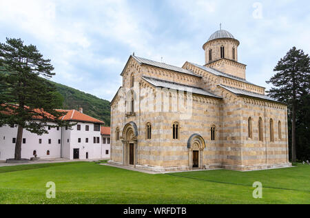 Die serbisch-orthodoxe Kloster Visoki Dečani, in der ersten Hälfte des 14. Jahrhunderts gegründet von serbischen König Stefan Dečanski. In der Nähe von deçan im Kosovo Stockfoto