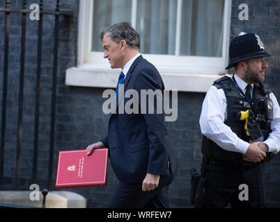 Downing Street, London, UK. 10. September 2019. Julian Smith, der Staatssekretär für Nordirland in Downing Street für die Sitzung. Credit: Malcolm Park/Alamy Leben Nachrichten. Stockfoto