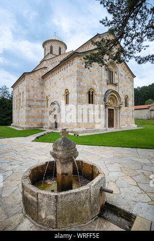 Die serbisch-orthodoxe Kloster Visoki Dečani, in der ersten Hälfte des 14. Jahrhunderts gegründet von serbischen König Stefan Dečanski. In der Nähe von deçan im Kosovo Stockfoto