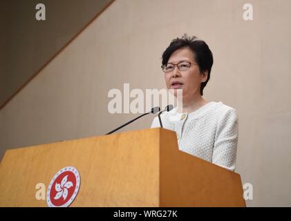 Hong Kong. 10 Sep, 2019. Chief Executive von China's Hong Kong Special Administrative Region (HKSAR) Carrie Lam spricht während einer Pressekonferenz in der South China Hong Kong, Sept. 10, 2019. Während der Pressekonferenz, die Lam sagte, sie sei tief besorgt über die Gewalt in Hong Kong's Mass Transit Railway (MTR) Stationen der Central und Prinz Edward traurig, für ein Ende der Vandalismus der Infrastruktur. Lam auf allen Sektoren der Hong Kong Gemeinschaft zusammenarbeiten, um die Gewalt zu stoppen. Credit: Lui Siu Wai/Xinhua/Alamy leben Nachrichten Stockfoto