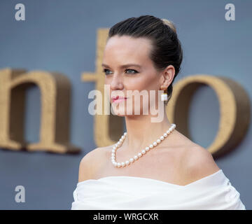 London - England - Sep 9: Charlotte Carrol besucht die "Weltpremiere von Downton Abtei" in Leicester Square, London, Großbritannien, am 9. September 2019. Gary Stockfoto