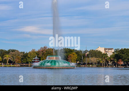 Orlando, Florida. August 17, 2019 Linton E. Allen Memorial Fountain am Lake Eola Park in der Innenstadt. Stockfoto