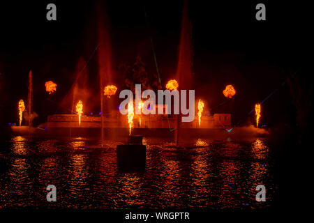 Orlando, Florida. August 23, 2019. Feuerbälle in elektrischen Ocean in Seaworld Stockfoto