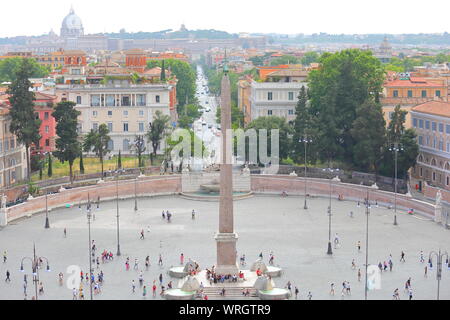 Menschen besuchen Piazza del Popolo Square, Rom, Italien Stockfoto