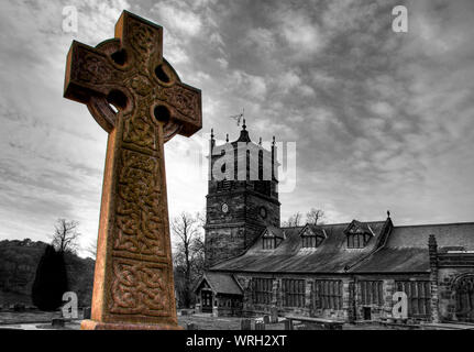 Keltischer Grabstein, St. Mary Parish Church, Rostherne, Cheshire, England, UK Stockfoto