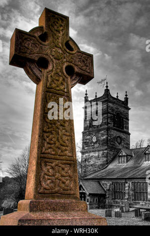 Keltischer Grabstein, St. Mary Parish Church, Rostherne, Cheshire, England, UK Stockfoto