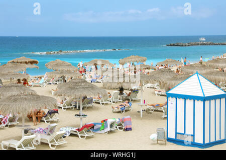 Teneriffa, SPANIEN - 28. MAI 2019: Playa del Duque Strand an der Costa Adeje, Teneriffa Stockfoto