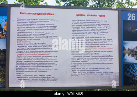 Tschernobyl (Tschernobyl): Panel mit Informationen am Checkpoint zu Eingang von Tschernobyl in Tschernobyl (Tschernobyl) Ausschluss Zone, Kiev Oblast, Ukraine Stockfoto