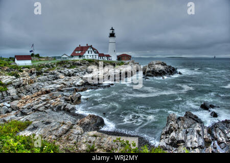 Am frühen Morgen auf einer dramatischen Morgen der Portland Head Lighthouse in Portland, Maine, USA Stockfoto