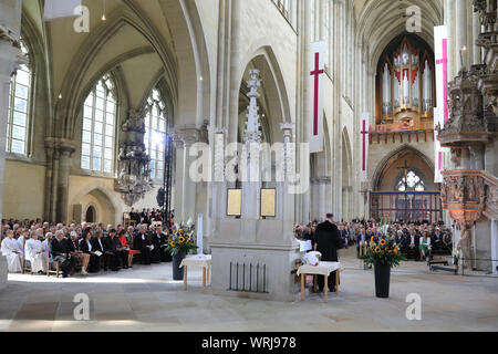 Magdeburg, Deutschland. 07 Sep, 2019. Gläubige feiern einen Service im Magdeburger Dom für die Einweihung von Friedrich Kramer als Bischof der Evangelischen Kirche in Mitteldeutschland. Credit: Peter Gercke/dpa-Zentralbild/dpa/Alamy leben Nachrichten Stockfoto