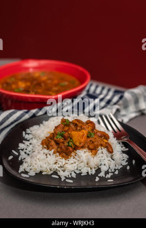 Feijoada ein Eintopf von Bohnen mit Rindfleisch und Schweinefleisch portugiesischen Ursprungs Stockfoto