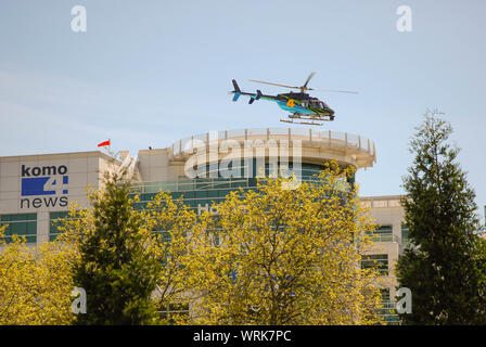 SEATTLE, Washington State, USA - Mai 2007: Aktuelles Hubschrauber weg von dem Dach der Komo 4 Nachrichten TV-Station Stockfoto