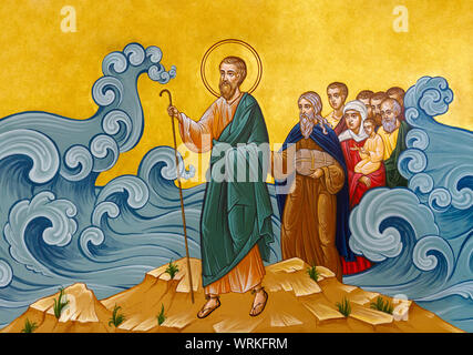 Das Symbol für den Durchzug durch das Rote Meer - Mose die Israeliten durch das Meer von Schilf. Die griechisch-katholische Kirche von Saint Elia. Stockfoto