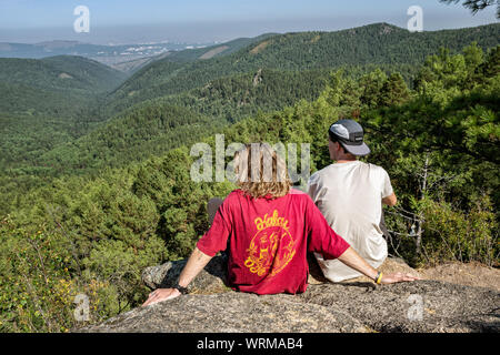 Panorama der sibirischen Taiga von Skala Ded (Großvater Rock) im Naturschutzgebiet Stolby, Russland Stockfoto