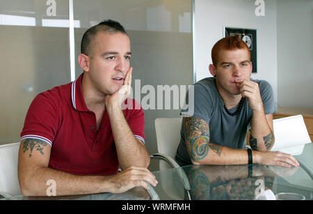 ISTANBUL, Türkei - 18 September: Berühmte Türkische Band "Athena" am 18. September 2005 in Istanbul, Türkei. Athena war durch die zwillingsbrüder Gokhan Ozoguz und Hakan Ozoguz 1987 gebildet. Stockfoto