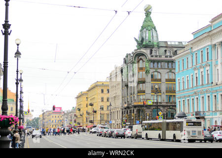 Sankt Petersburg, Russland, August 2019. Blick auf die Straße von der berühmten Newskij Prospekt der Hauptstraße in diese schöne Stadt Stockfoto