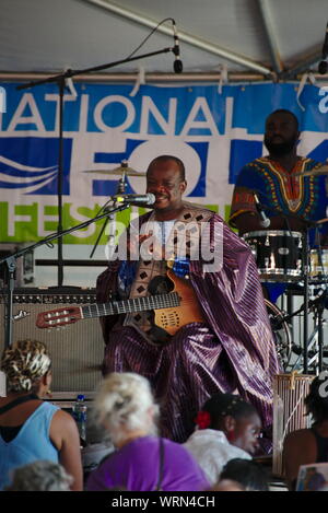 Der malischen Griot, Cheick Hamala Diabate und seiner Gruppe an der National Folk Festival, Salisbury, Md. Stockfoto