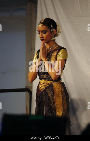 Yamini Kalluri, Meister des Kuchipudi Tanz aus Tamil Erbe. National Folk Festival, Salisbury, MD Stockfoto