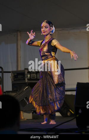 Yamini Kalluri, Meister des Kuchipudi Tanz aus Tamil Erbe. National Folk Festival, Salisbury, MD Stockfoto