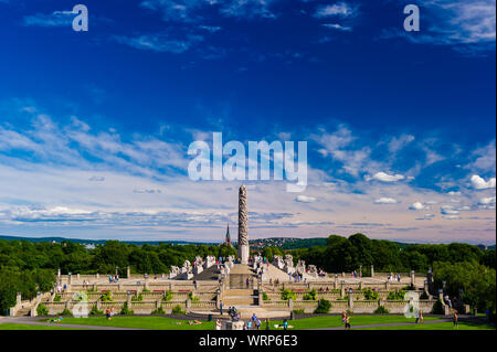 Oslo - Juli 24: Übersicht über die der Monolith im Vigeland Skulptur Anordnung in Frogner Park am 24. Juli 2010 in Oslo, Norwegen Stockfoto