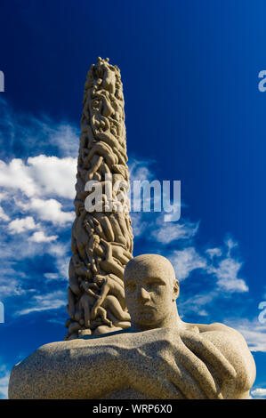 Oslo - Juli 24: Der Monolith statue am Vigeland Skulptur Anordnung in Frogner Park am 24. Juli 2010 in Oslo, Norwegen Stockfoto