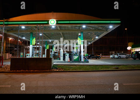 Zürich, Schweiz - ca. Oktober 2018: Eine moderne BP Tankstelle in Zürich, Schweiz. Stockfoto