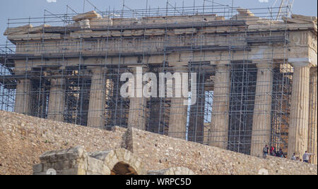 Einen Überblick über die antiken griechischen Parthenon Tempel auf der Akropolis in Athen. Stockfoto