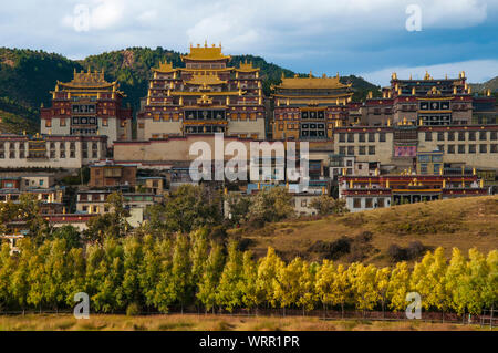 Ganden Sumtsenling, auch bekannt als Sungtseling oder Sōngzànlín, ist ein tibetisch-buddhistischen Kloster außerhalb Shangri La oder Zhongdian, Yunnan, China Stockfoto