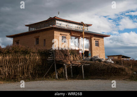 Tibetischen Stil Homestead außerhalb Zhongdian, auch als Shangri-La, in Yunnan, China bekannt Stockfoto