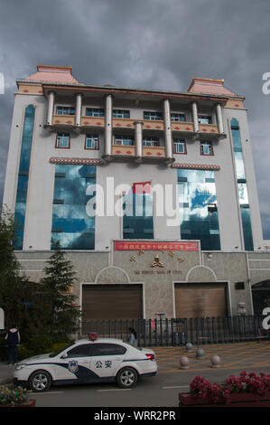 Völker Bank von China Gebäude in Zhongdian, auch als Shangri-La, eine Mehrheit - Tibetische Stadt in Yunnan bekannt Stockfoto