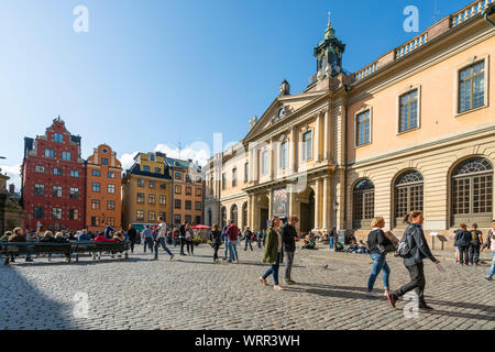 Stockholm, Schweden. September 2019. Ein Blick auf die Schwedische Akademie Gebäude am Platz Stortorget in Gamla Stan Insel Stockfoto